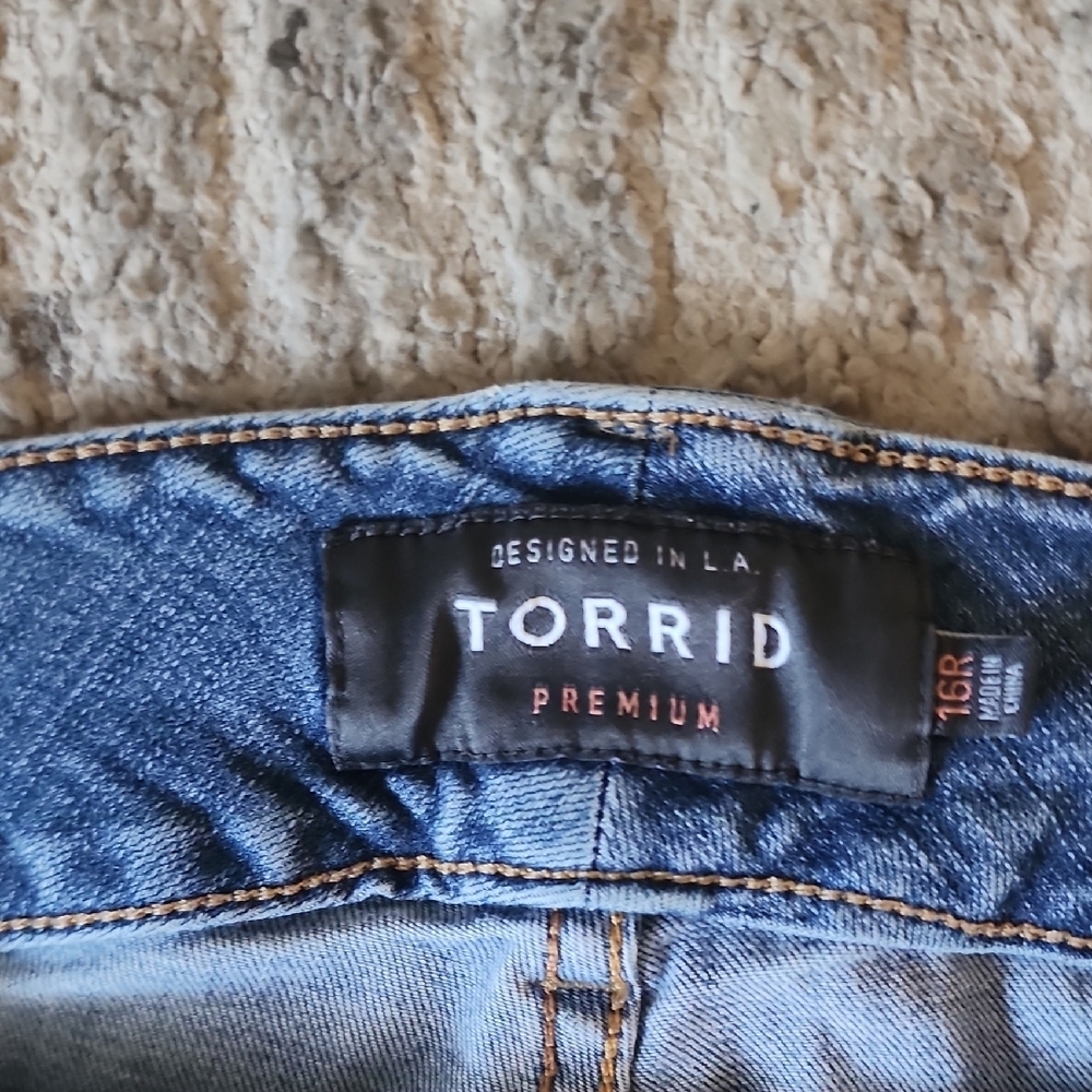 Torrid Jegging Light Blue Distressed Skinny Cropped Jeans - Picture 3 of 9